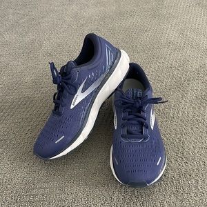 Brooks Ghost 13, Men’s 9.5 (Women’s 11)